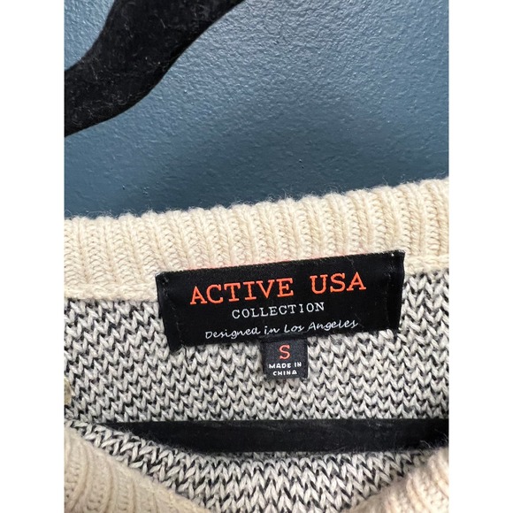 Beautiful Aztec Sweater - Picture 4 of 7